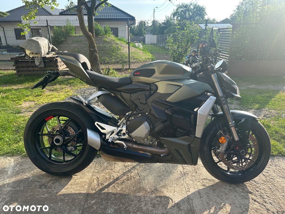 Ducati Streetfighter V2 - 4