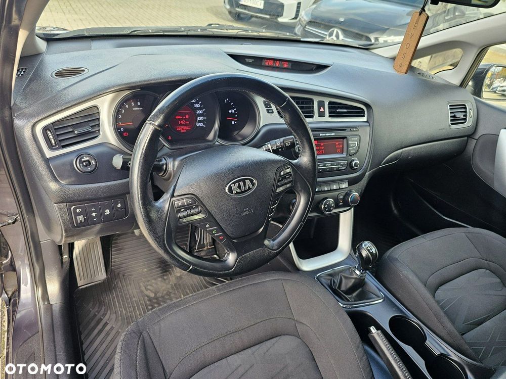 Kia Ceed 1.6 CRDi 128 ISG SW Dream-Team Edition - 16