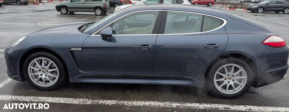 Porsche Panamera - 4