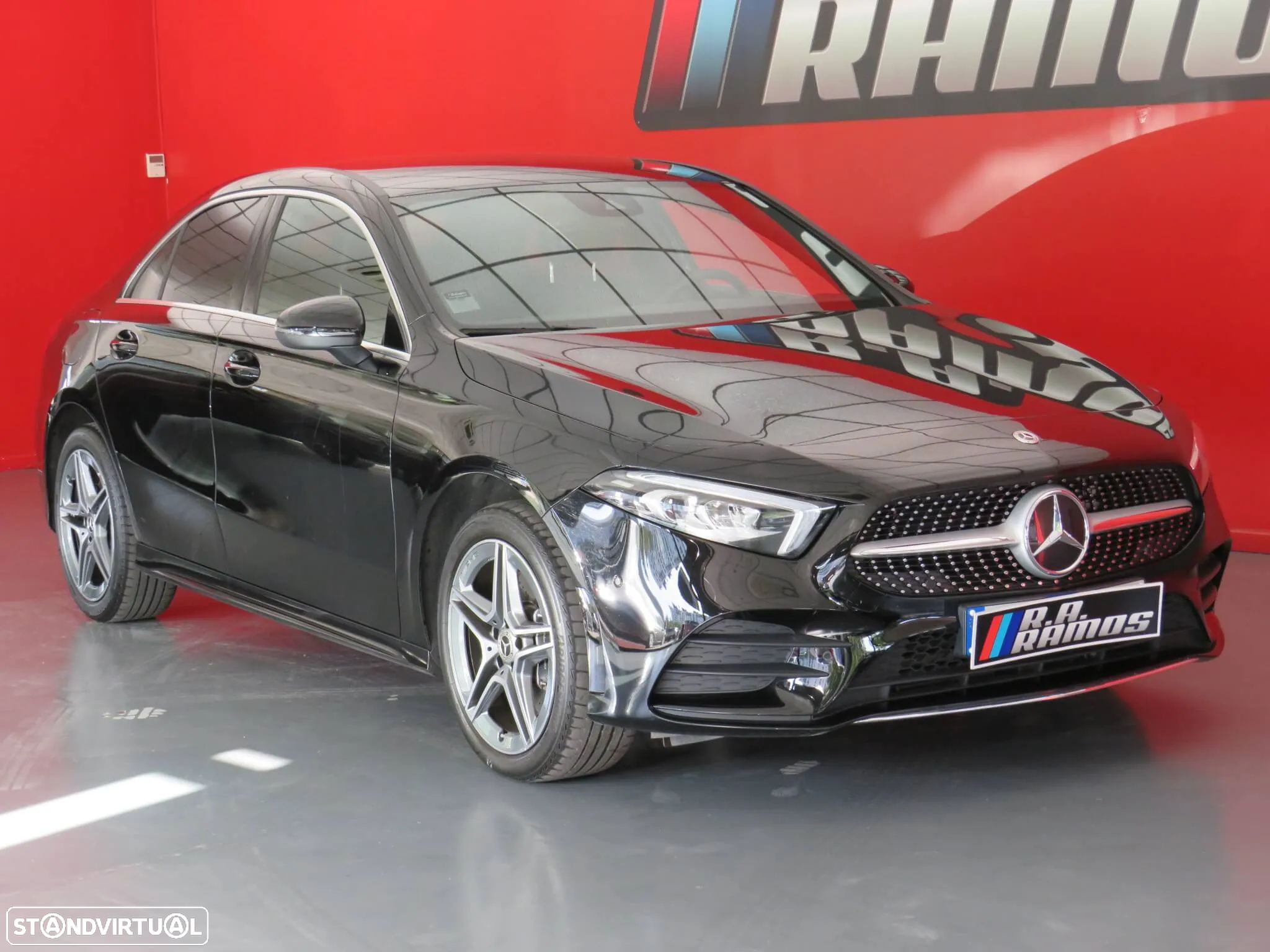 Mercedes-Benz A 250 Limousine e AMG Line - 3