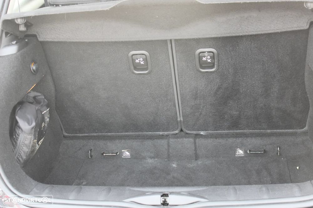 MINI 3 Portas One D - 12