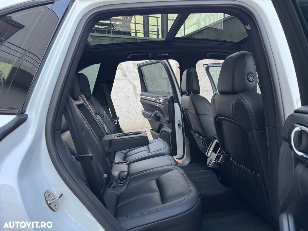 Porsche Cayenne Diesel Platinum Edition - 15