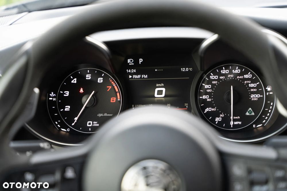 Alfa Romeo Giulia 2.9 V6 Bi-Turbo AT8 Quadrifoglio - 25