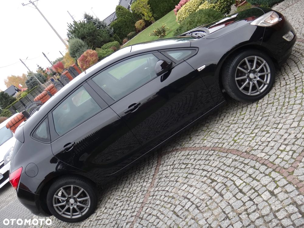 Opel Astra 2010 photo 3