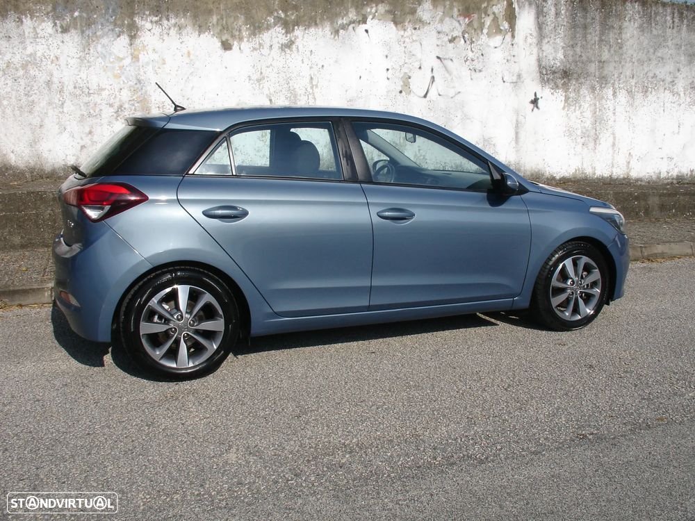 Hyundai i20 1.1 CRDi LED - 13