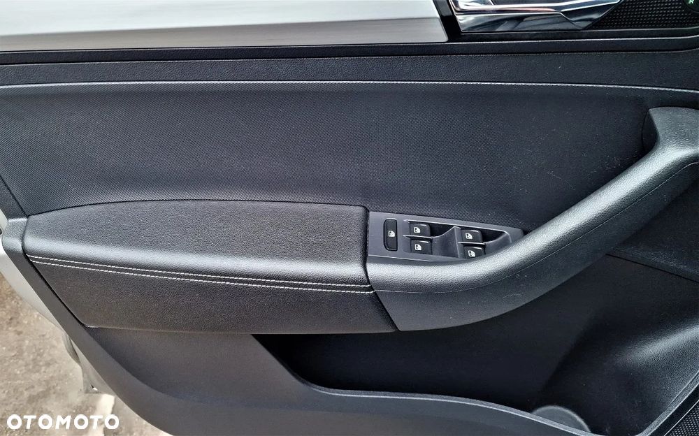 Skoda RAPID Spb 1.0 TSI Style - 18