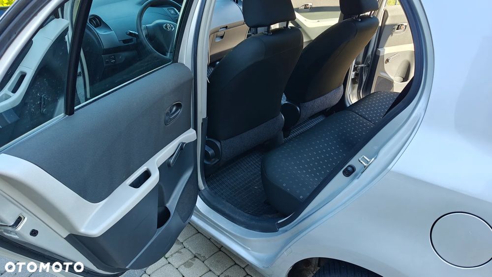 Toyota Yaris - 16