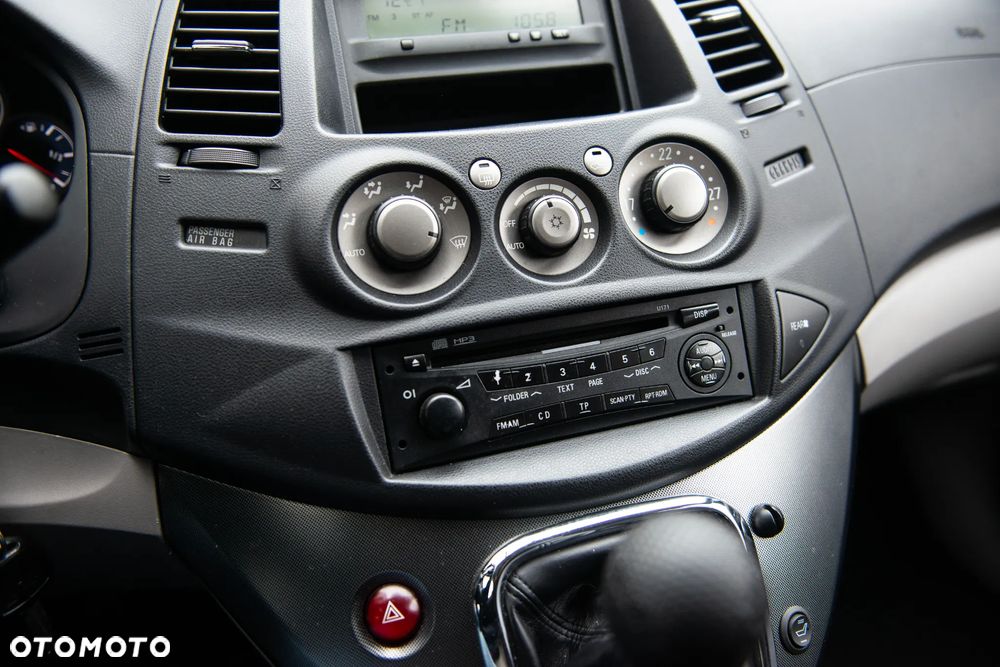 Mitsubishi Grandis 2.0 DI-D 6-Sitzer Intense - 33