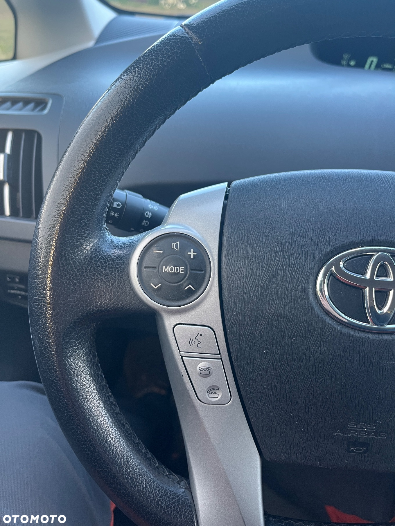 Toyota Prius 1.8 HSD Premium - 10