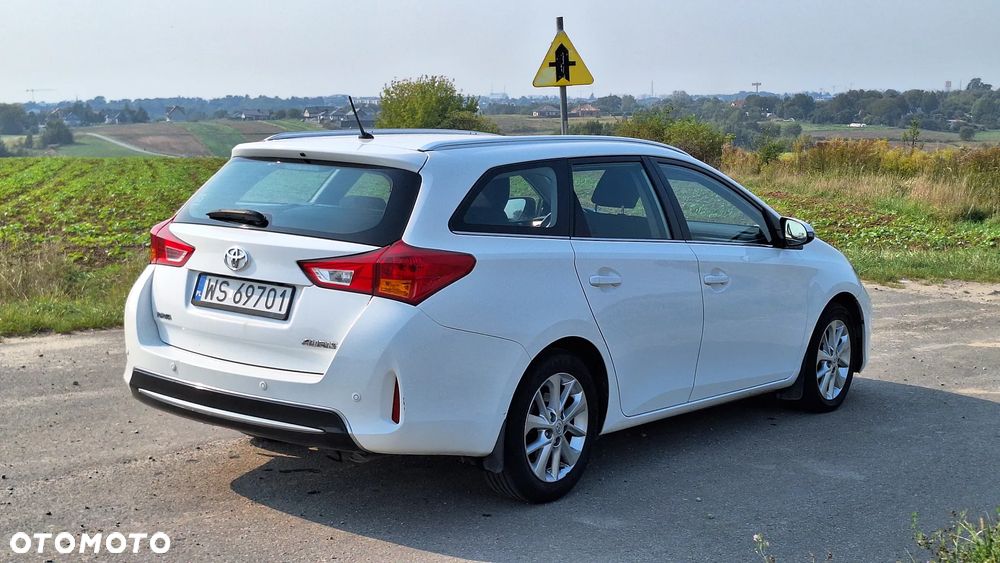 Toyota Auris 1.6 Premium - 4