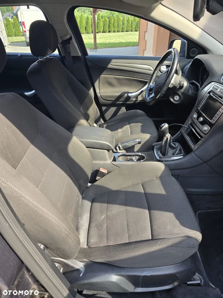 Ford Mondeo 2.0 Ambiente - 13
