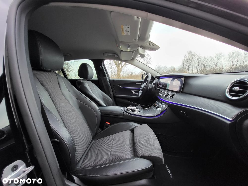 Mercedes-Benz Klasa E 220 d 4-Matic 9G-TRONIC - 23
