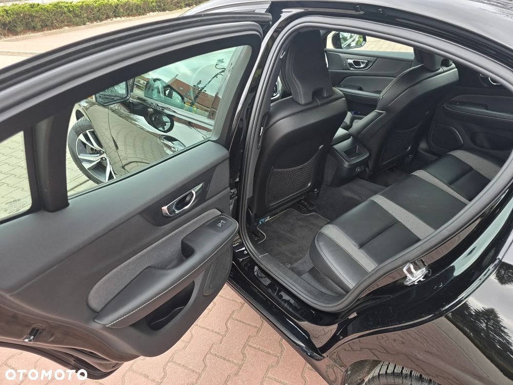 Volvo S60 B5 B AWD R-Design - 3