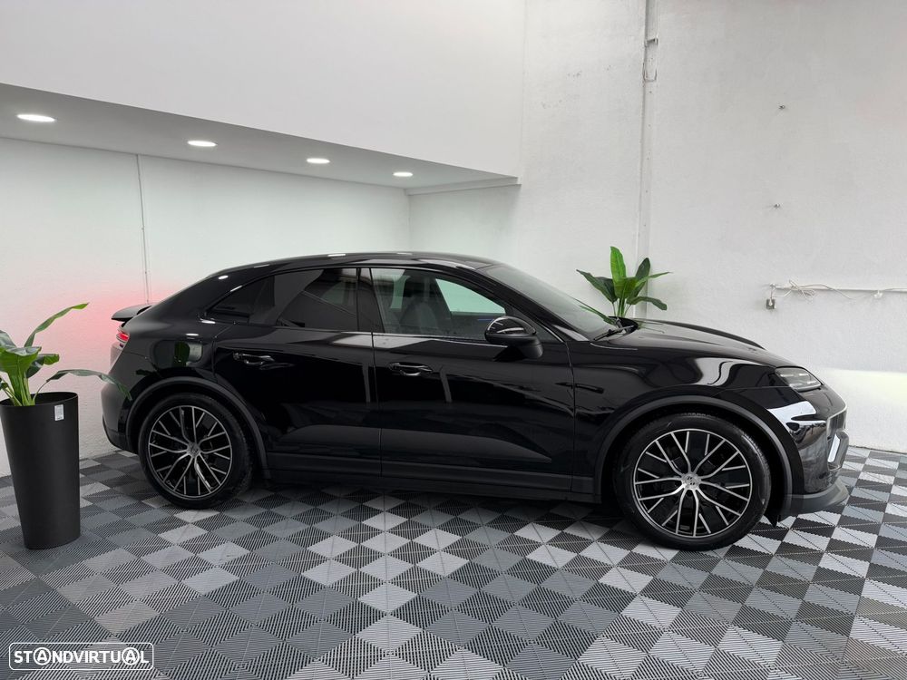 Porsche Macan Electric 4 - 2