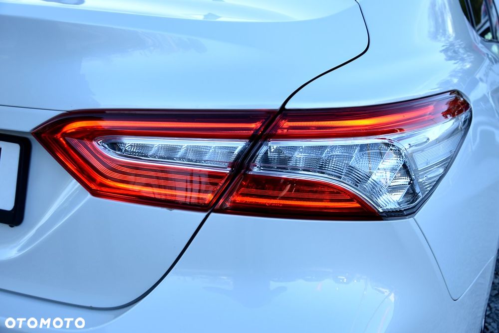 Toyota Camry 2.5 Hybrid Executive CVT - 18