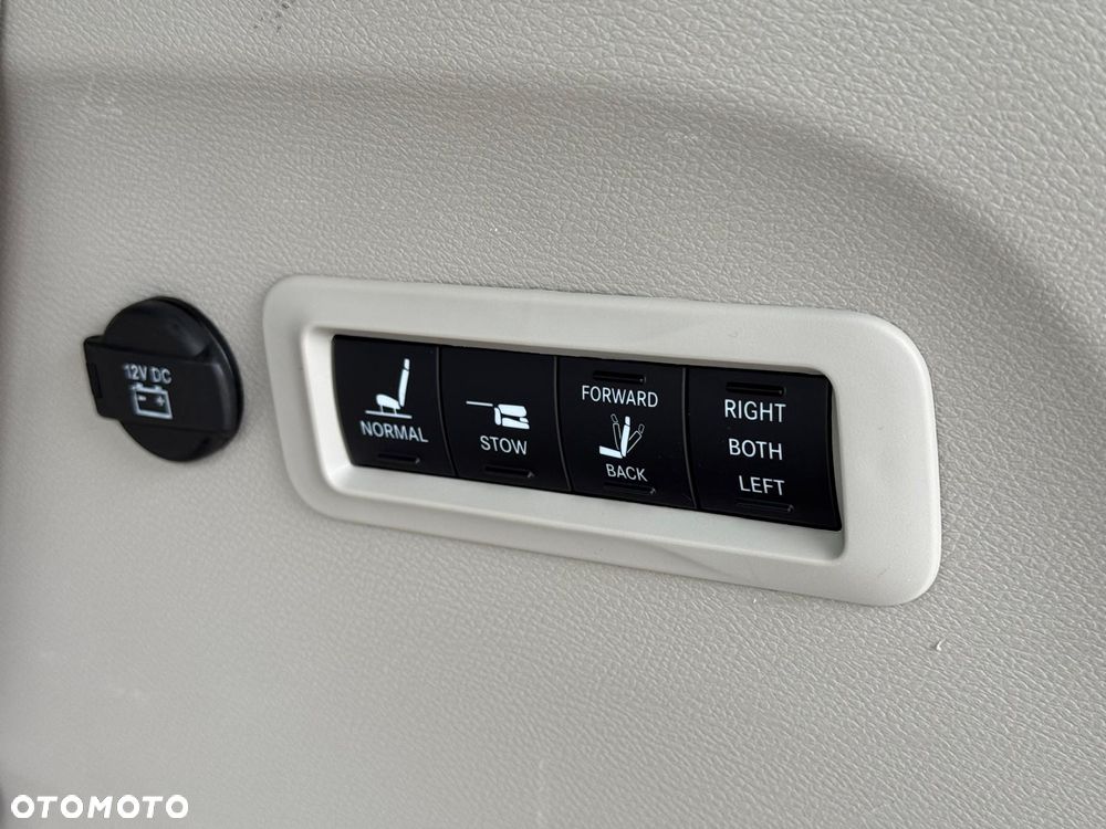 Chrysler Pacifica - 26