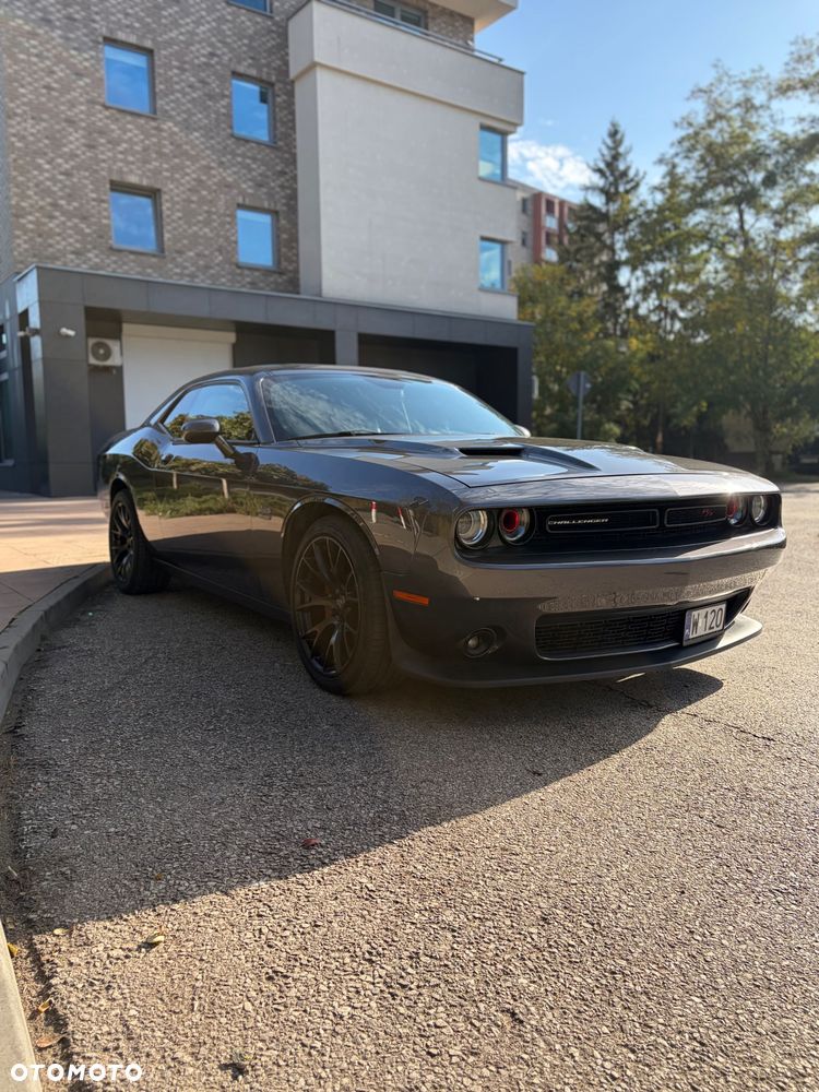 Dodge Challenger - 1