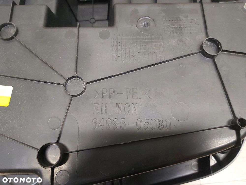 Toyota Avensis T27 LIFT korytko bagażnika PRAWE schowek KOMBI 64995-05030 - 5
