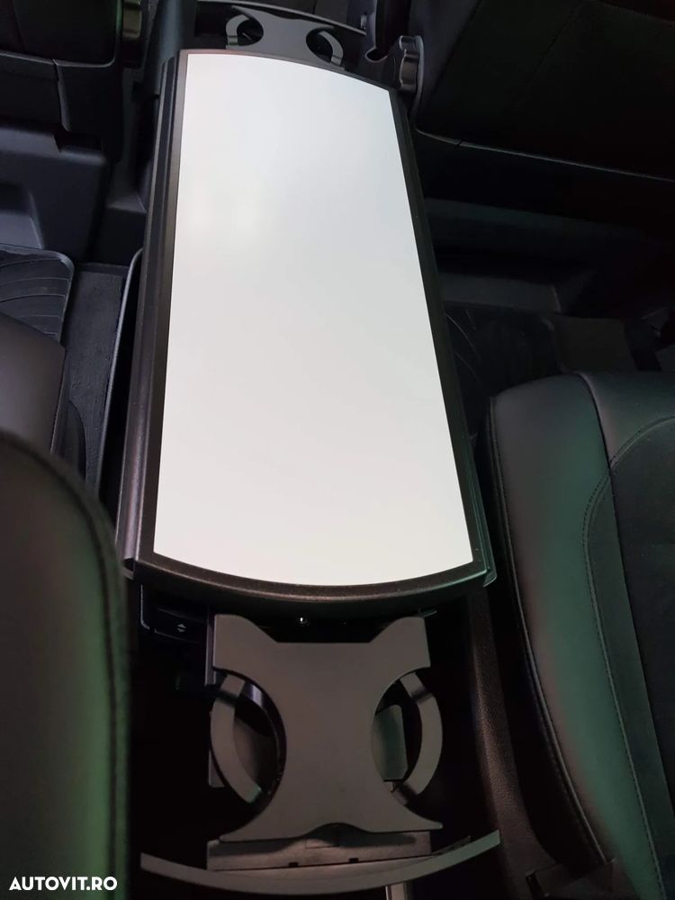 Volkswagen Multivan - 33