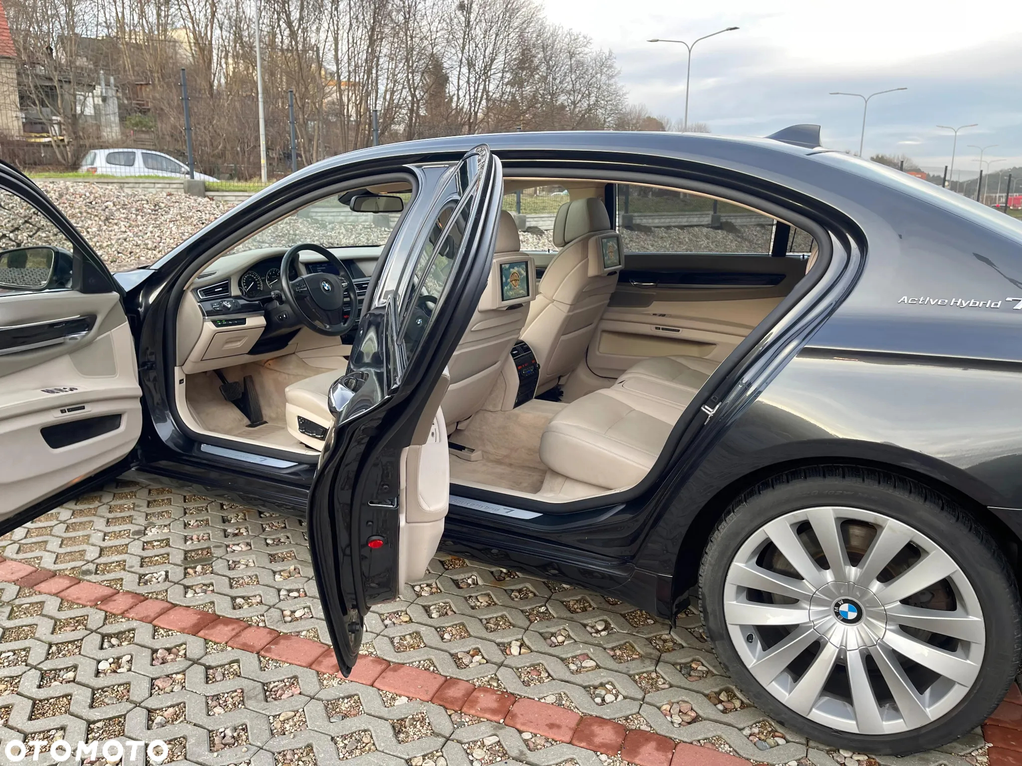 BMW Seria 7 750Li - 13