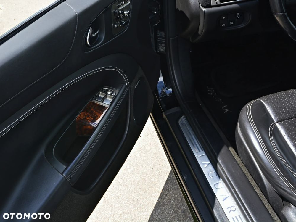 Jaguar XK 5.0 V8 Portfolio - 11