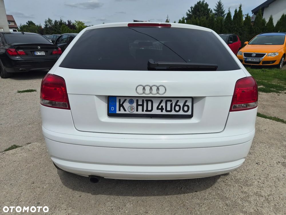 Audi A3 3-drzwiowe 1.6 Ambiente - 11