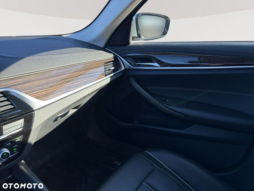 BMW Seria 5 540i xDrive Luxury Line - 27