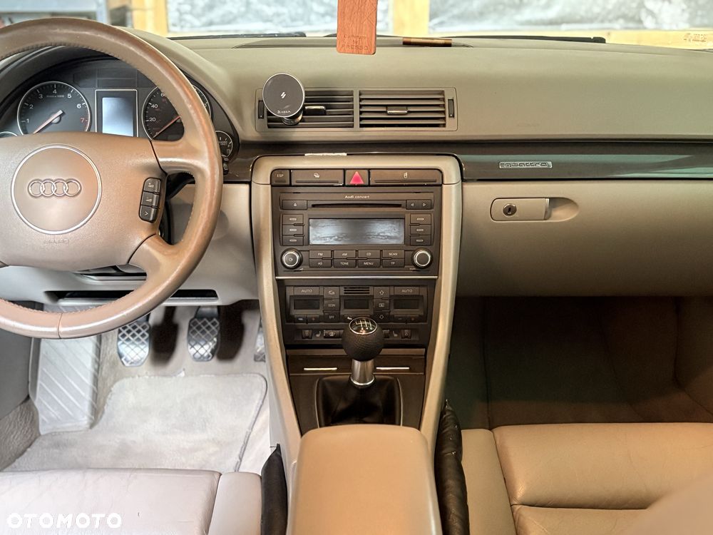 Audi A4 Limousine - 8