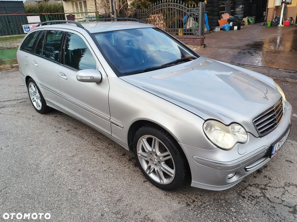 Mercedes-Benz Klasa C 320 4Matic Avantgarde Sport Edition - 30
