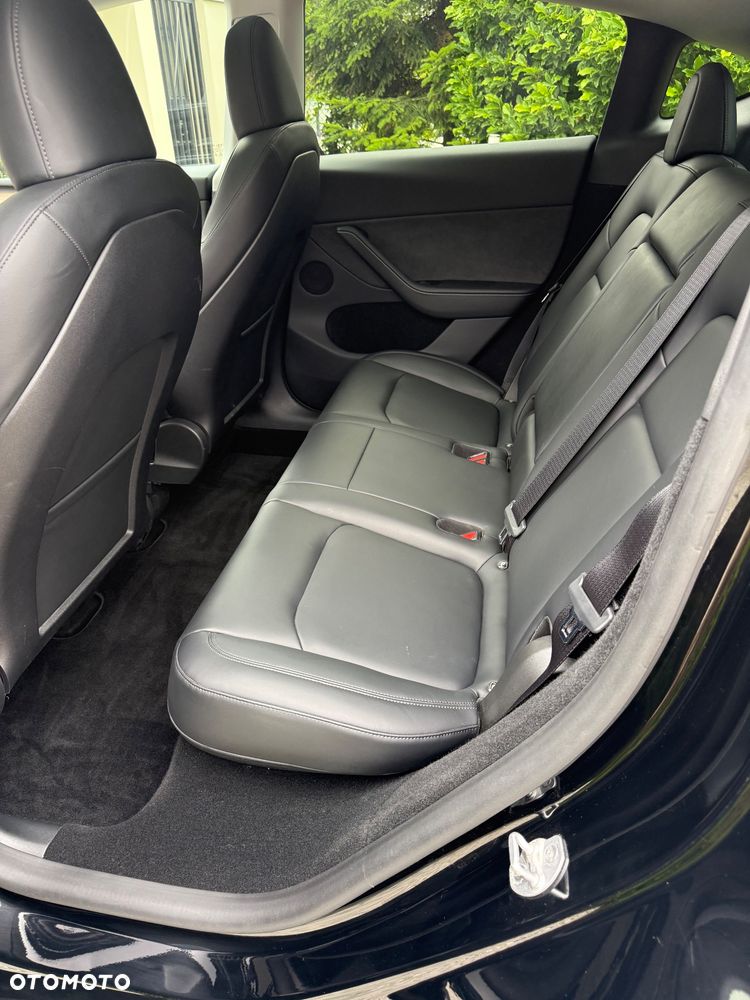 Tesla Model Y - 16