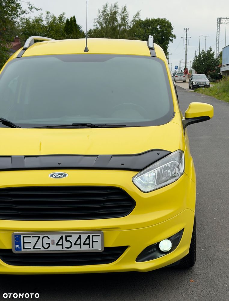 Ford Transit Courier - 26