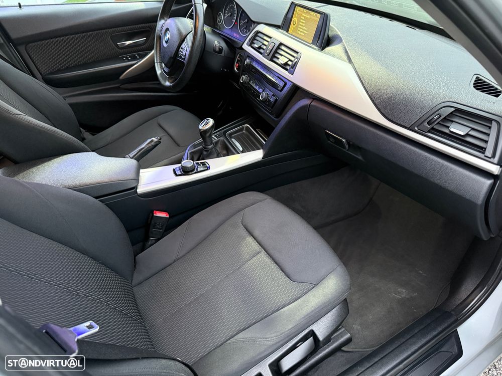 BMW 318 d Touring - 17