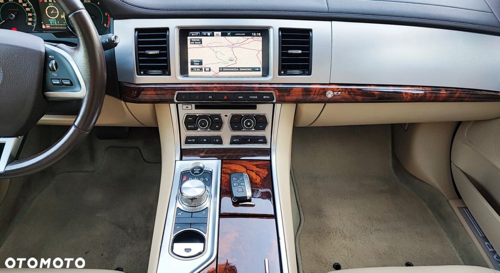 Jaguar XF 3.0 V6 Diesel S Premium Luxury - 29