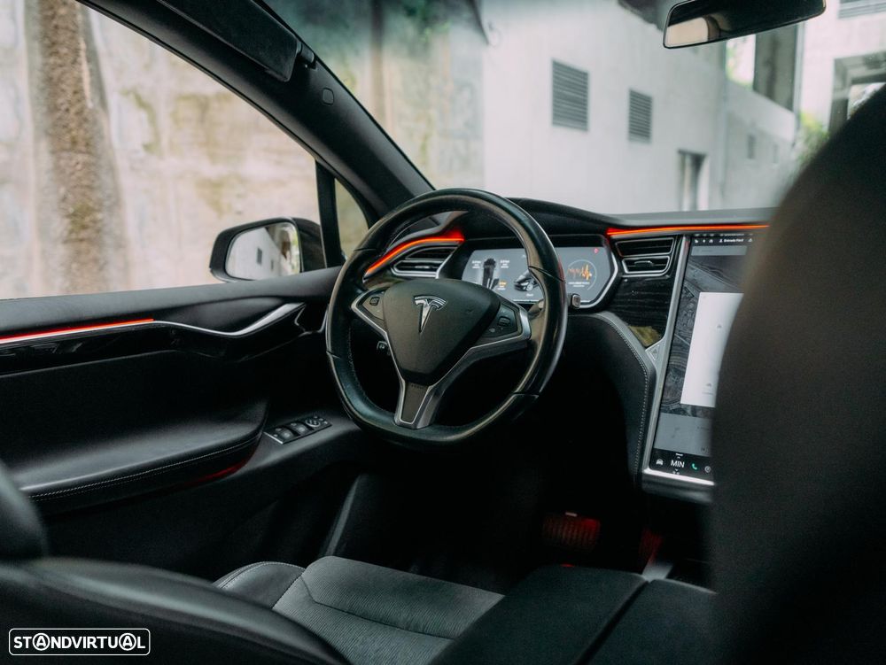 Tesla Model X 100D - 8