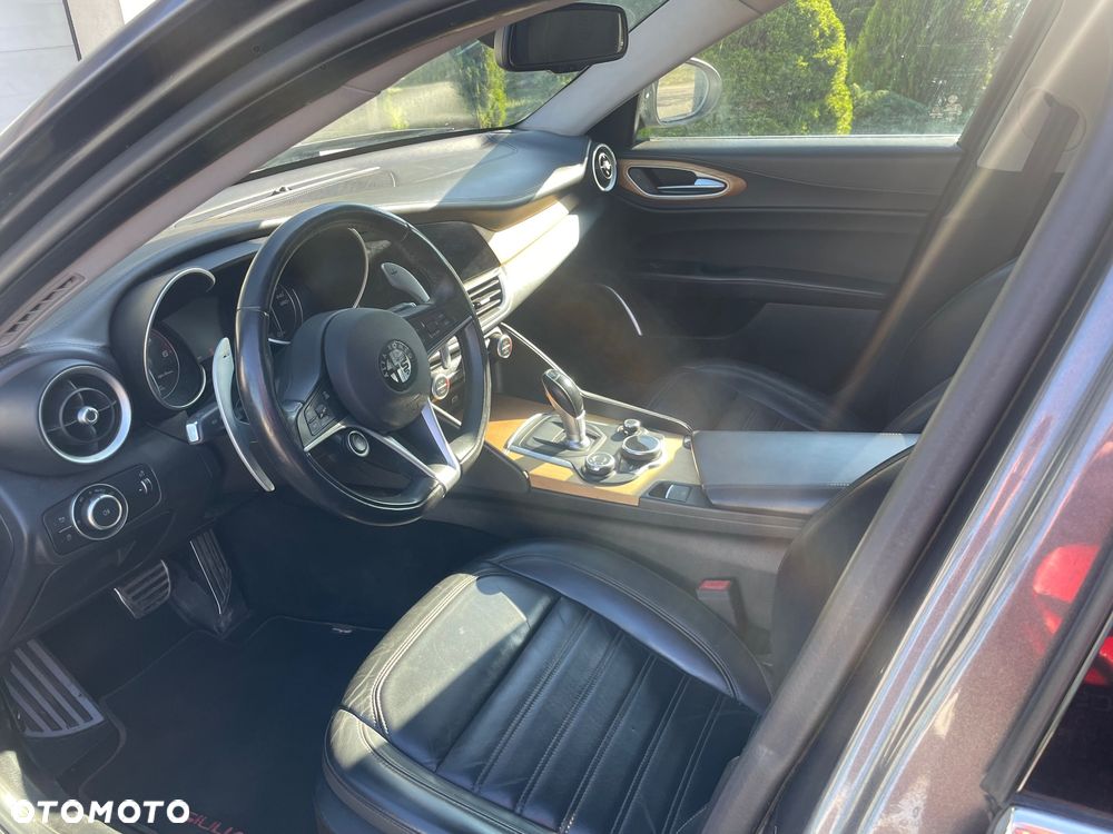 Alfa Romeo Giulia 2.2 AT8-Q4 Veloce - 9