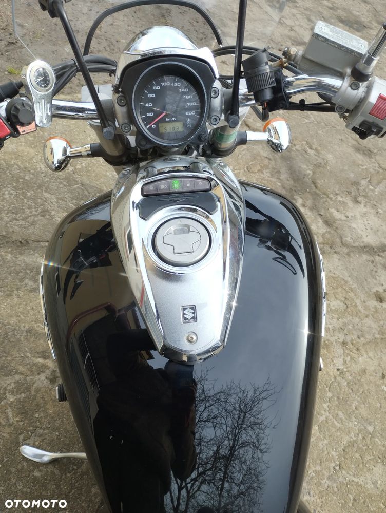 Suzuki Intruder - 7