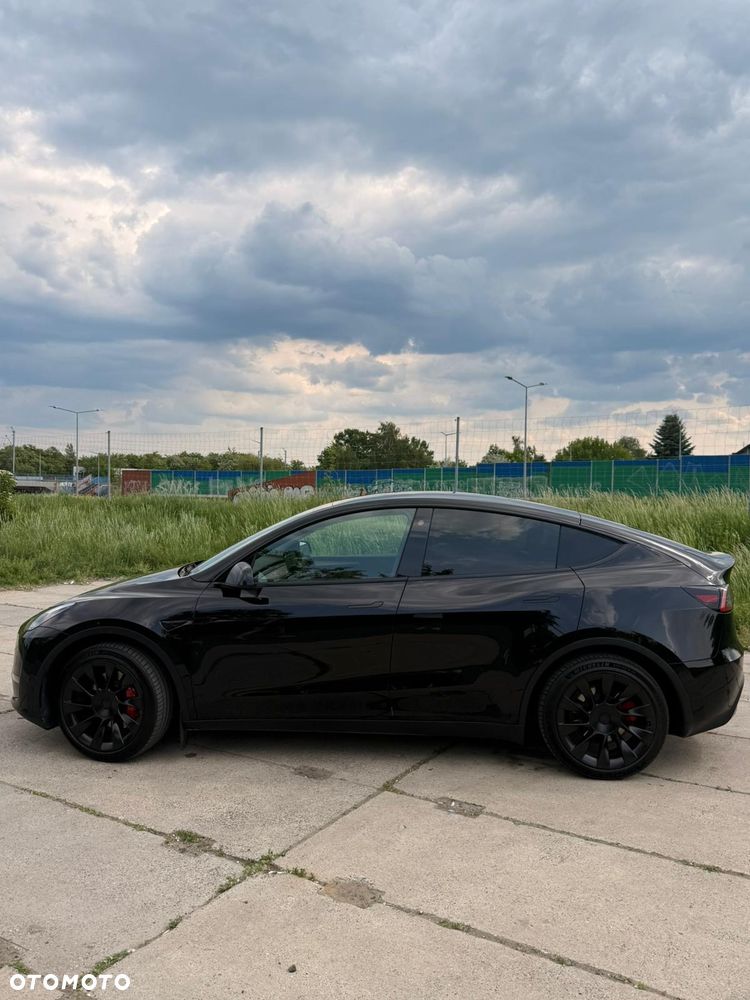 Tesla Model Y - 6