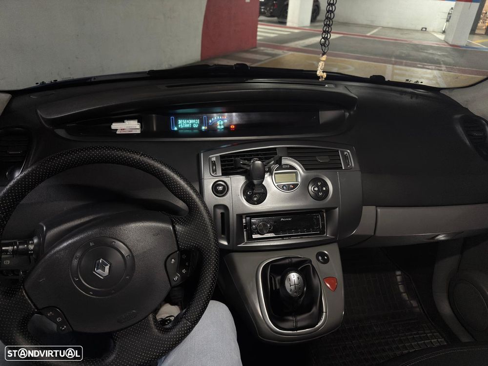 Renault Scénic 1.5 dCi Confort - 11