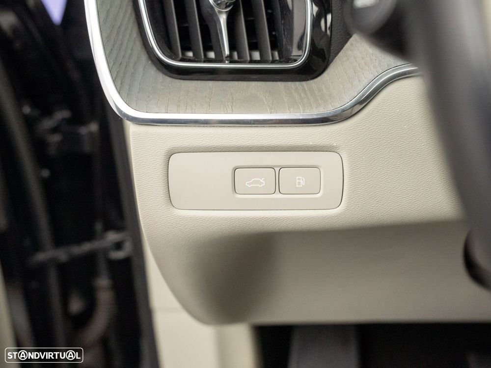 Volvo XC 60 2.0 T8 PHEV Ultimate Bright AWD - 24