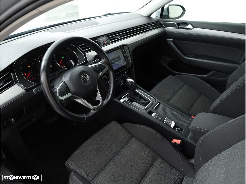 VW Passat Variant 2.0 TDi Business DSG - 23