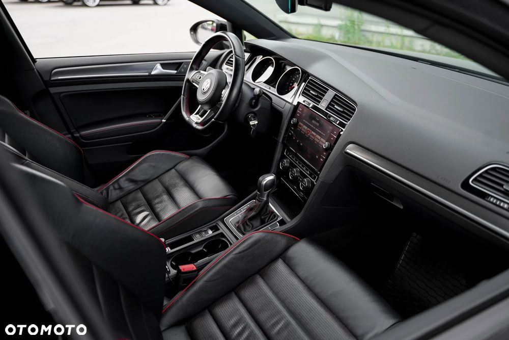 Volkswagen Golf - 17