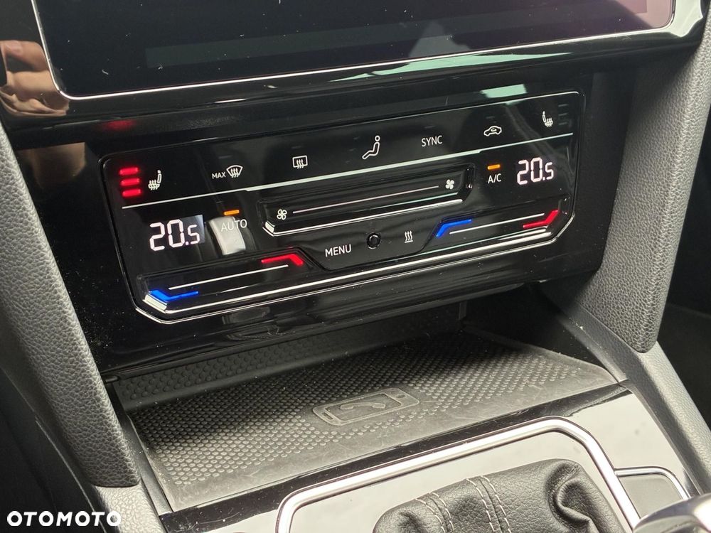 Volkswagen Passat - 32