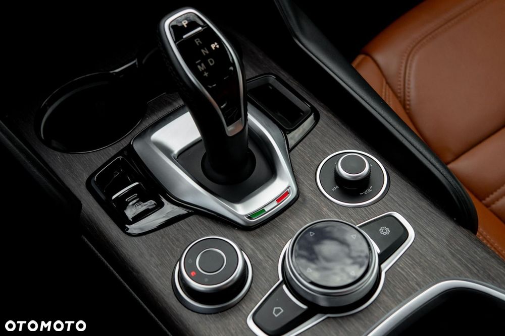 Alfa Romeo Giulia 2.0 Turbo Veloce Q4 - 18