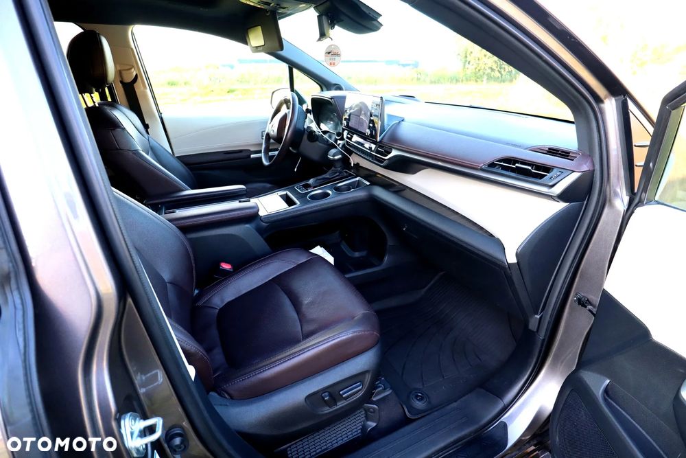 Toyota Sienna - 17