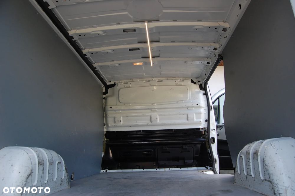 Renault Trafic Vivaro NV300 - 15