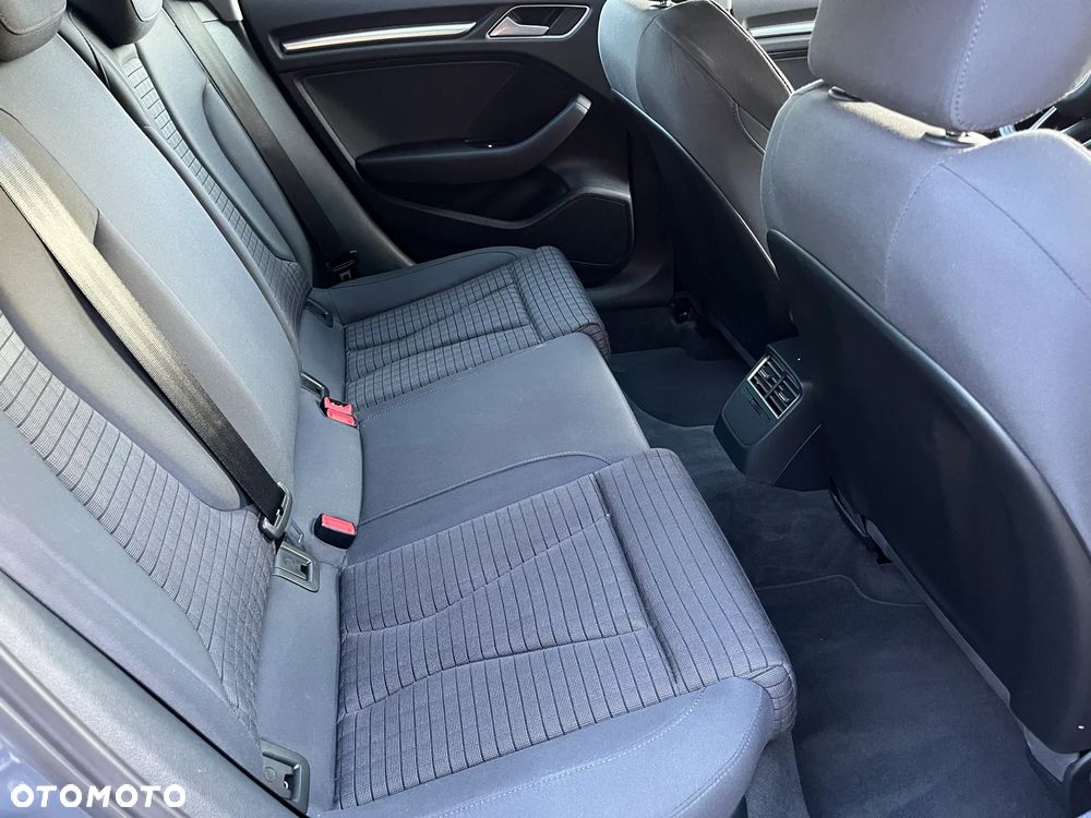 Audi A3 Sportback 2.0 TDI design - 20