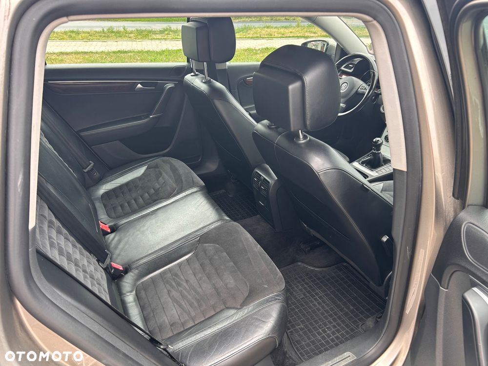 Volkswagen Passat 2.0 TDI BlueMotion Technology Highline - 13