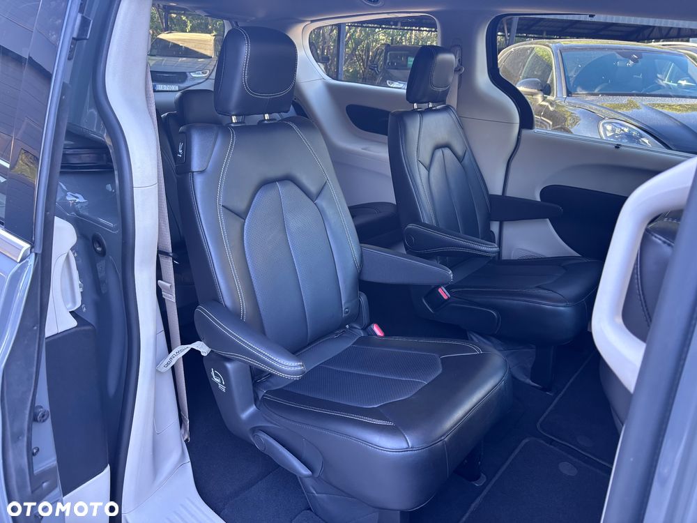 Chrysler Pacifica - 20
