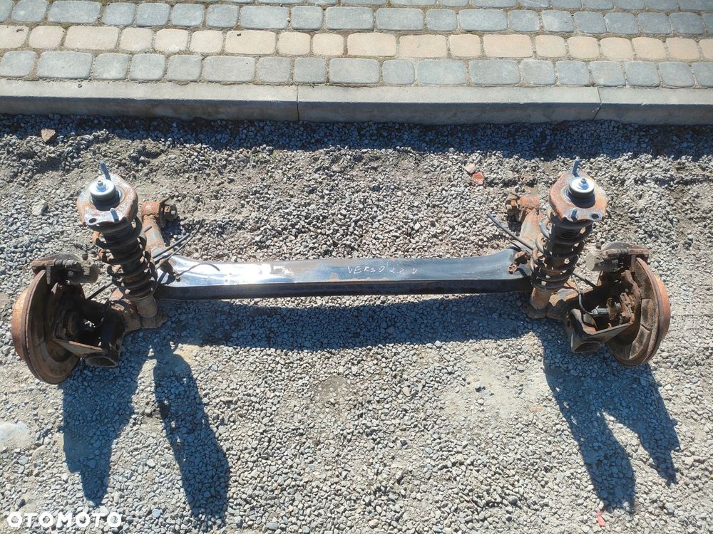 TOYOTA COROLLA VERSO II 04- 2.2D BELKA TYŁ TYLNA - 1