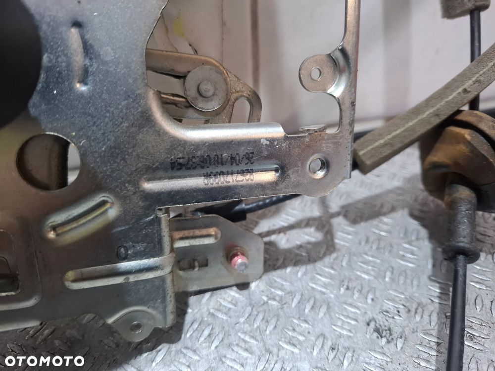 Zamek drzwi przesuwnych lewych Renault Master III 2018 rok nr 826717099R - 2